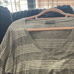 Market & Spruce Heathered Gray V-Neck Top